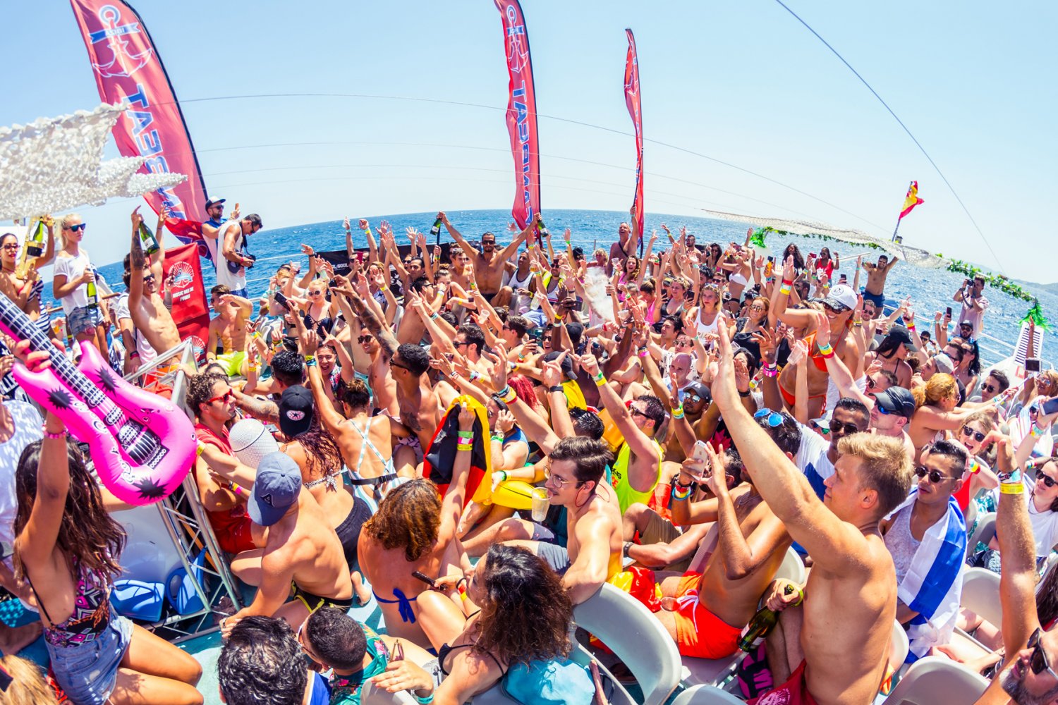 IBIZA BOAT PARTY: LA DISCOTECA SULLE ONDE DEL MARE